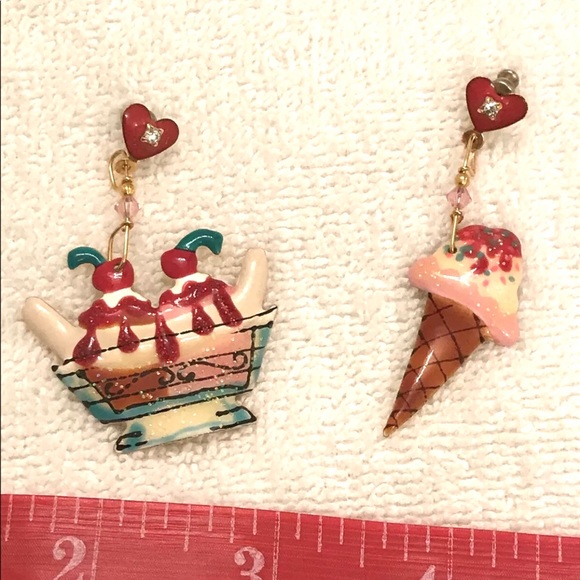 Lunch at the Ritz vintage ice cream 🍦earrings - Picture 9 of 9